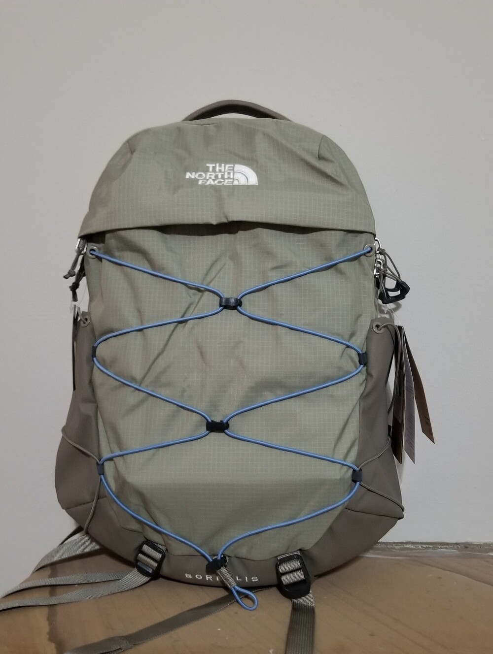 NEW! The North Face Womens Olive Green Borealis Backpack NWT - Picture 4 of 8